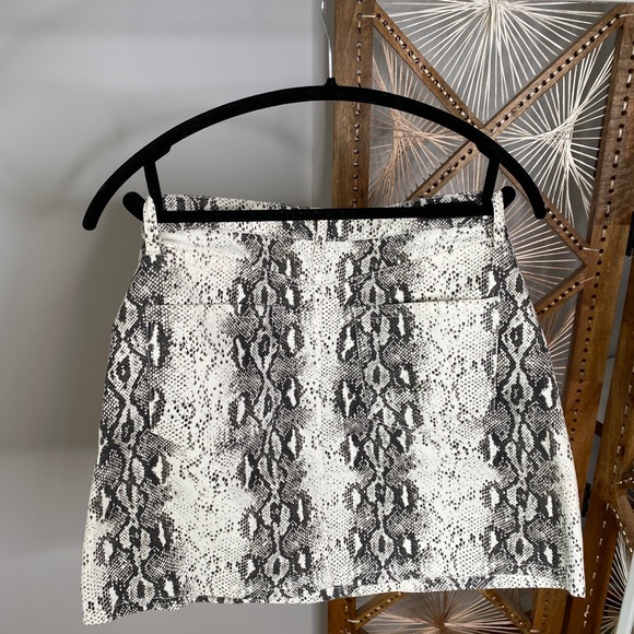 Black and White Denim Snakeprint Mini Skirt - Picture 5 of 5